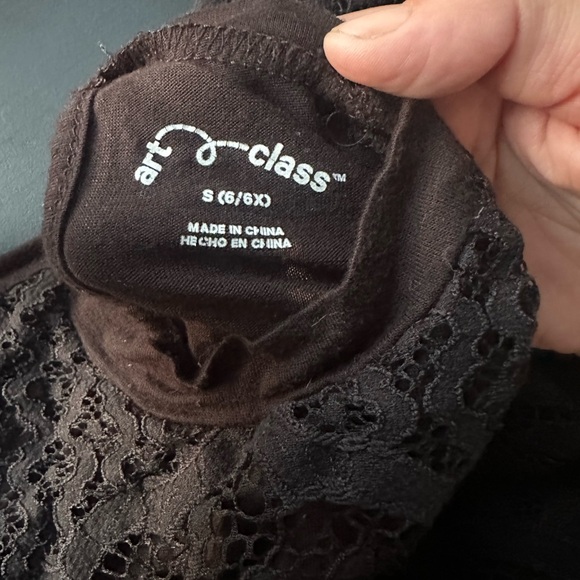 Art Class Floral Black Top - Picture 3 of 4